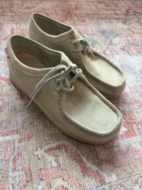 Clarks Wallabee Suede Moccasin Lace-Up - Sand